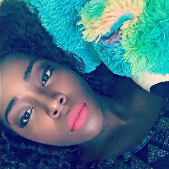 Profile Picture of Syan Charles (@syancharles) on Poshmark