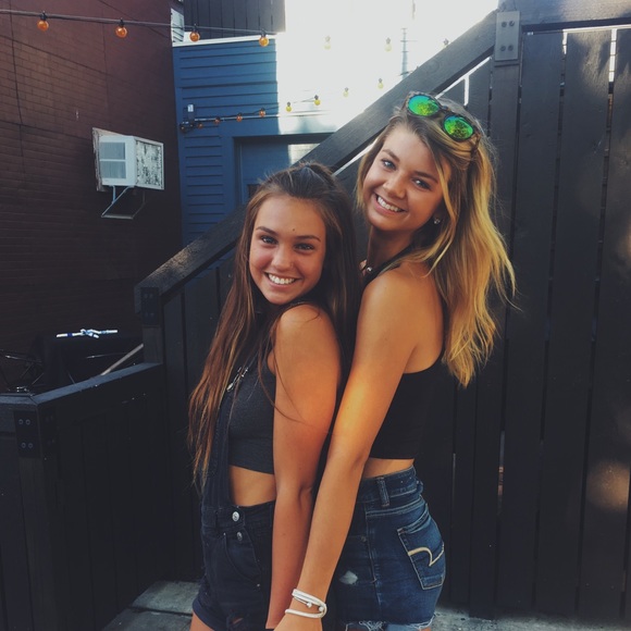 Profile Picture of Bailey Swanson (@baileyswanson11) on Poshmark