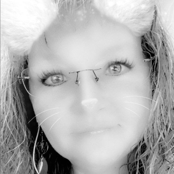 Profile Picture of Paula Daniels (@gerpaula) on Poshmark