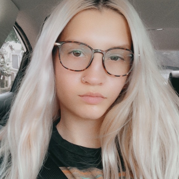 Profile Picture of Julia Long (@julia121015) on Poshmark