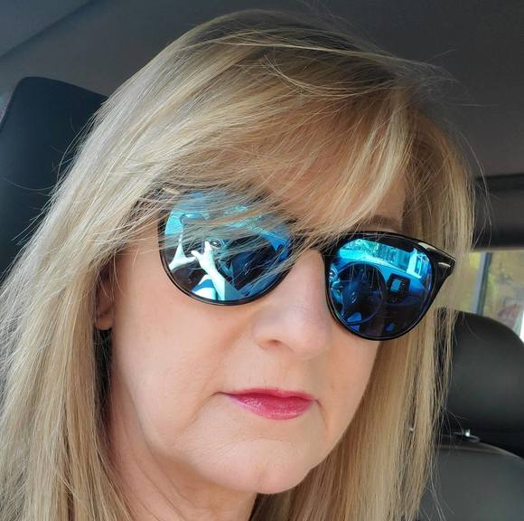 Profile Picture of Necia Nicholas (@necia37) on Poshmark
