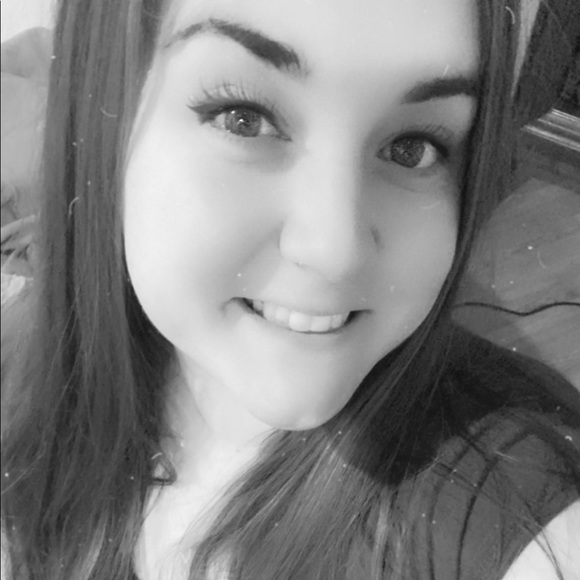 Profile Picture of Cynthia Wyatt (@cwyatt28) on Poshmark