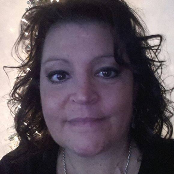 Profile Picture of Tamara Moore (@tamararene46) on Poshmark