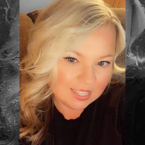 Profile Picture of Jennifer Crabtree (@jennifermoorewv) on Poshmark