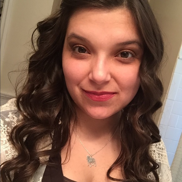 Sami Verdi - Poshmark Profile Picture of Sami Verdi (@samanthaverdi) on Poshmark