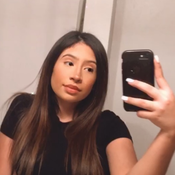 Profile Picture of Natallie Bermea (@natallieb8) on Poshmark