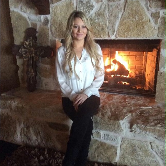 Profile Picture of Casey Testolin (@kas3ylynn) on Poshmark