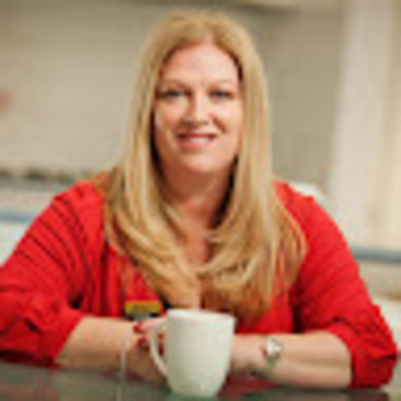 Profile Picture of Deanne Roumeliotis (@enjodeanne) on Poshmark