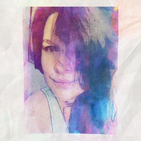 Profile Picture of Karen Franceschini (@karen_cares) on Poshmark