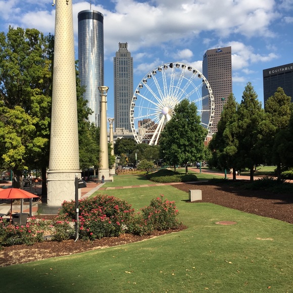 Profile Picture of Samuel Munar (@samuelcm20) on Poshmark