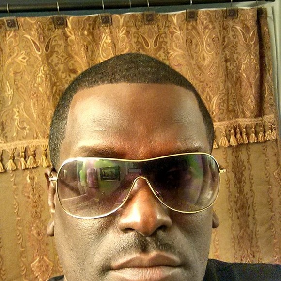 Profile Picture of Corey Gray (@coreygray26) on Poshmark