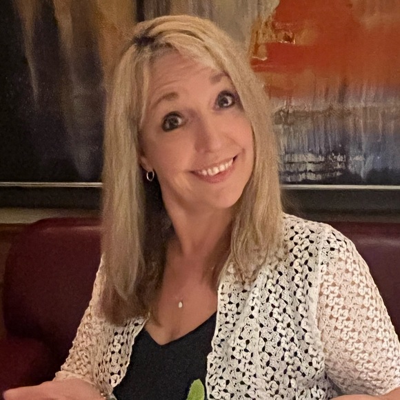 Ginger Huettel - Poshmark Profile Picture of Ginger Huettel (@gingerhuettel) on Poshmark