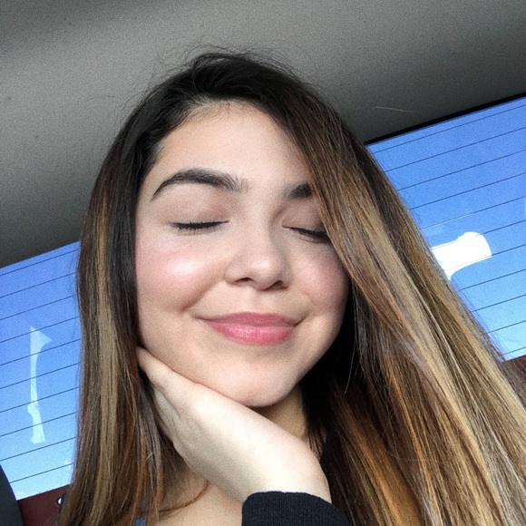 Profile Picture of Natalee Diaz (@natadeza) on Poshmark