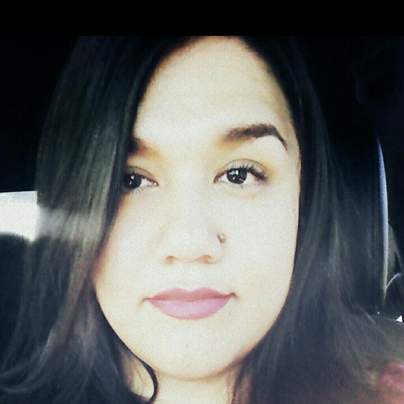 Profile Picture of Juanita Alamos (@loops_and_knots) on Poshmark
