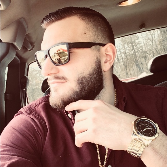Profile Picture of Steven Earles (@searles27) on Poshmark