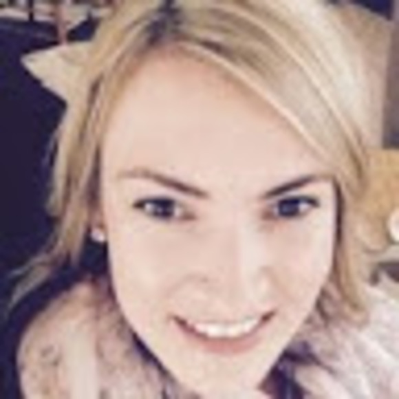 Profile Picture of Tara Mellor (@sntmellor) on Poshmark