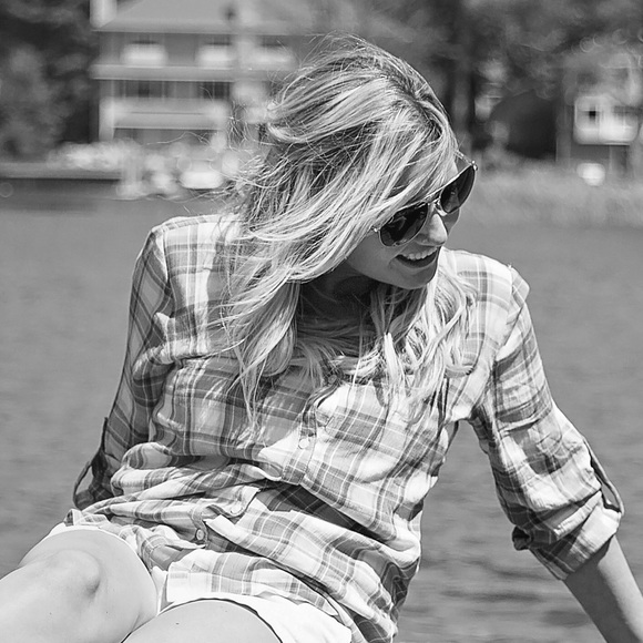 Profile Picture of Ashley Denboer (@smit1101) on Poshmark