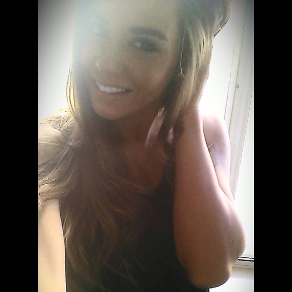 Profile Picture of Juli Klaren (@juliklaren) on Poshmark