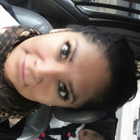 Profile Picture of Yazmin Sanchez (@yaz2323) on Poshmark