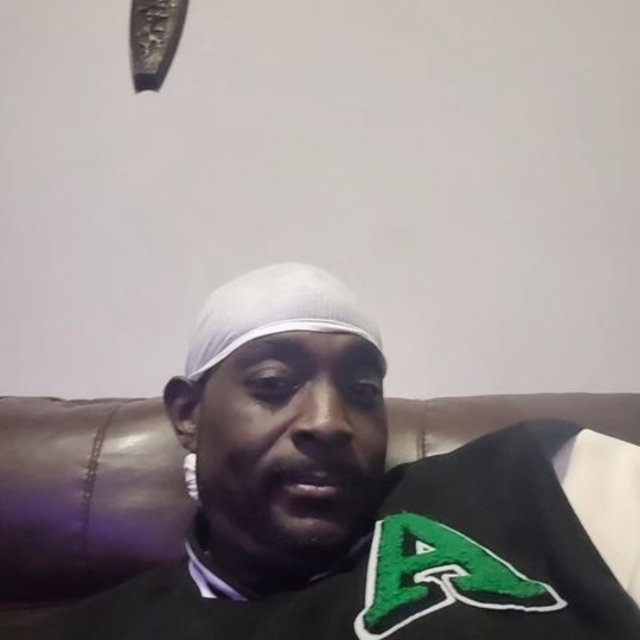 Profile Picture of Roy Spell (@royskee79) on Poshmark