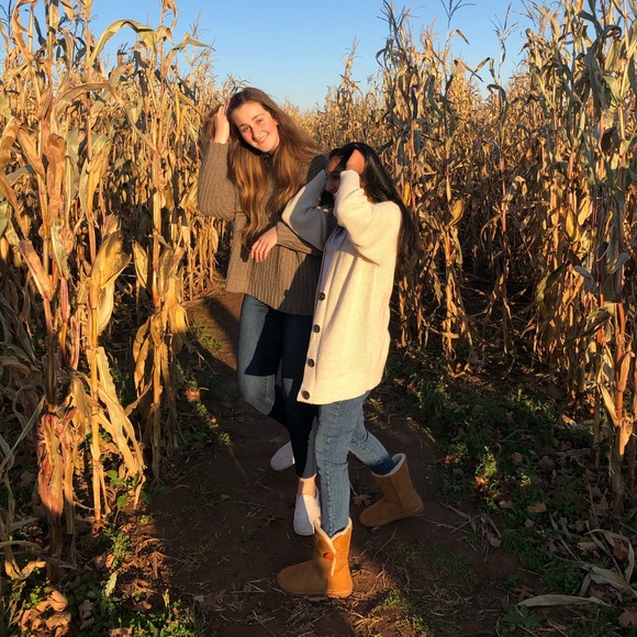 Tori Angiolillo - Poshmark Profile Picture of Tori Angiolillo (@toriangiolillo) on Poshmark