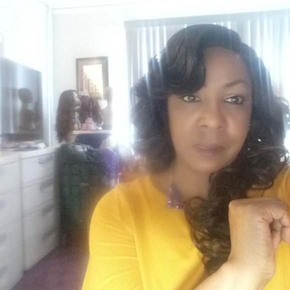 Profile Picture of Yvette Scott (@yvettehs57) on Poshmark