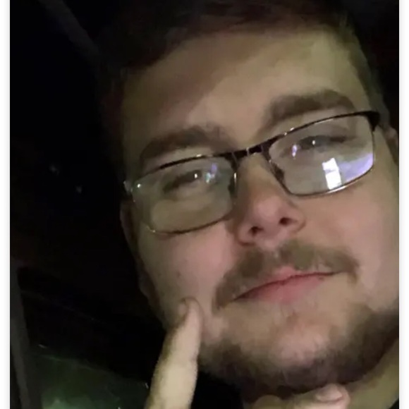 Profile Picture of Wills Gilbey (@climates) on Poshmark