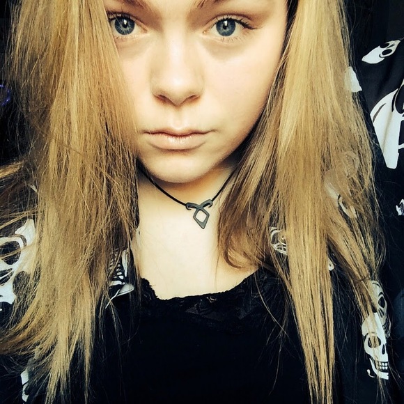 Profile Picture of Katie Troy (@kathleentroy24) on Poshmark
