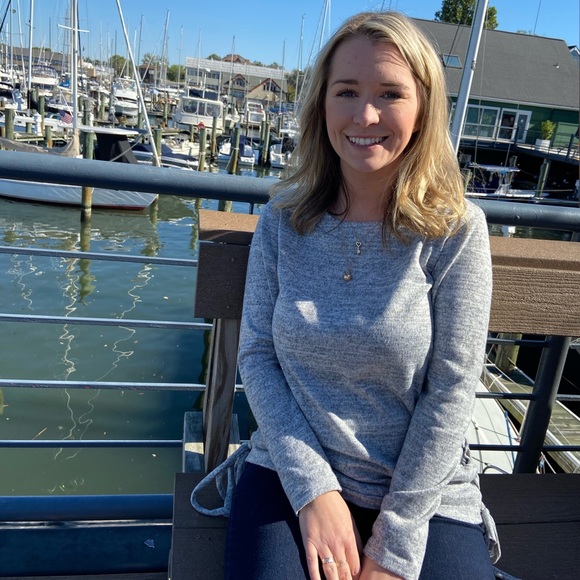 Profile Picture of Melissa Popovich (@melpop89) on Poshmark