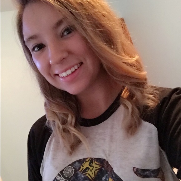 Profile Picture of Brittany Titzer (@britttitzer) on Poshmark