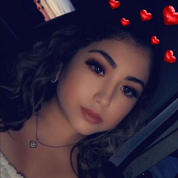 Profile Picture of Paulina Demandel (@paulinademandel) on Poshmark