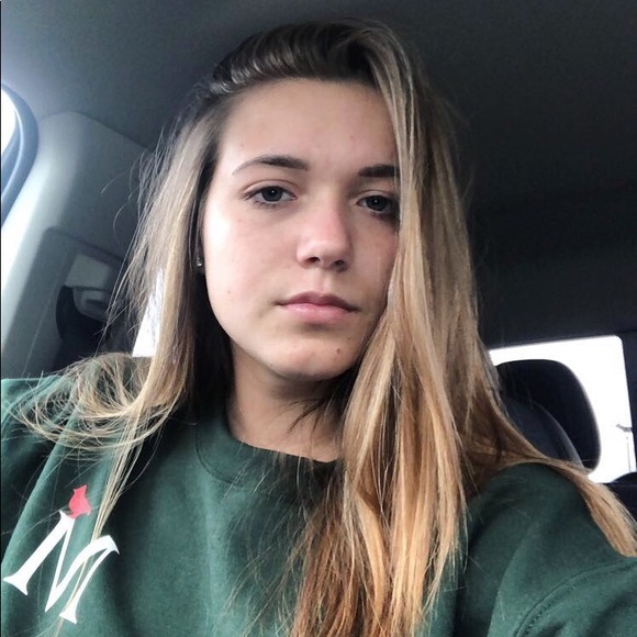 Profile Picture of Stasia Czernicki (@stasiaczernicki) on Poshmark