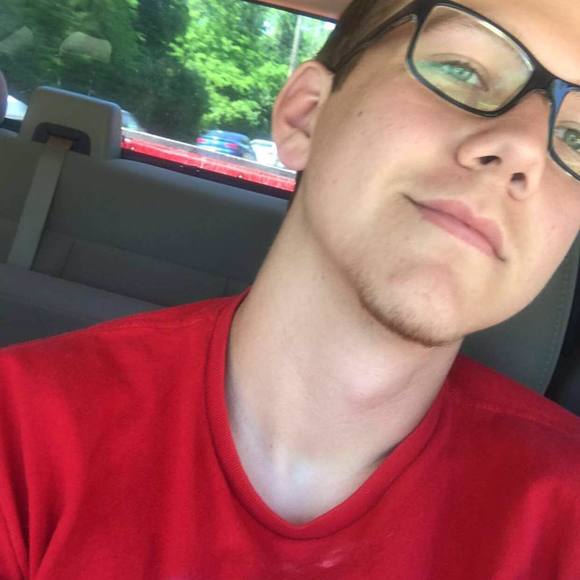 Profile Picture of Zachary Powell (@zacharyt357) on Poshmark