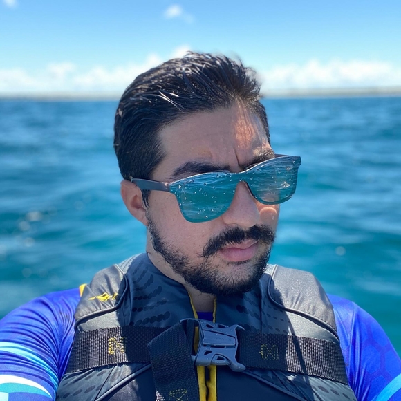 Profile Picture of Carlos Emmanuel (@carlos_cels) on Poshmark