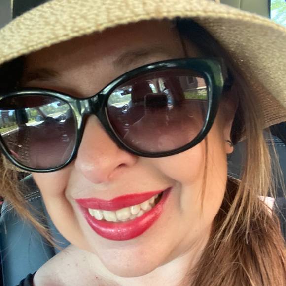 Profile Picture of Mandy Steele douds (@arsteele7) on Poshmark