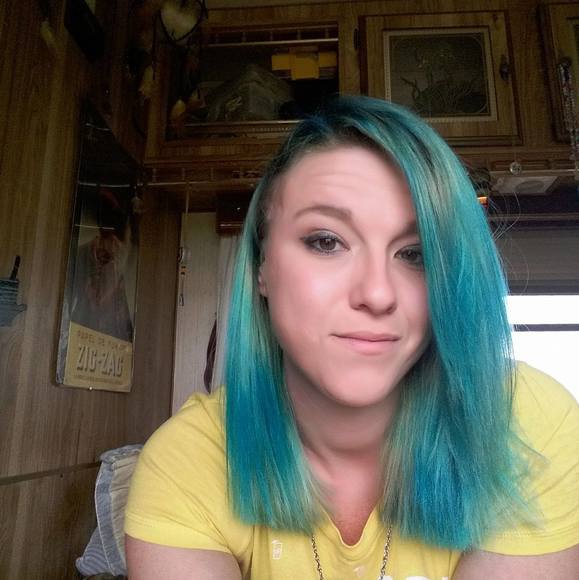 Profile Picture of Jasmine landon Mousel (@jazzy2387) on Poshmark