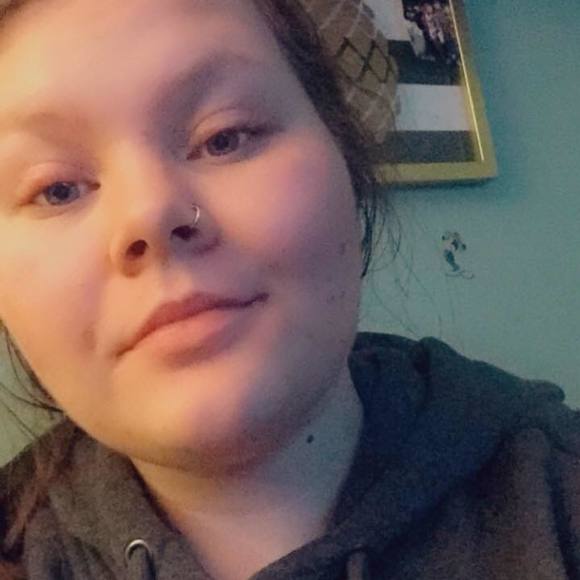 Alyssa Ifland - Poshmark Profile Picture of Alyssa Ifland (@alyssa_0019) on Poshmark