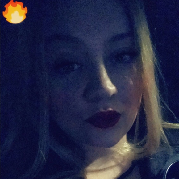 Tiffany Fangman - Poshmark Profile Picture of Tiffany Fangman (@tiffany1611) on Poshmark