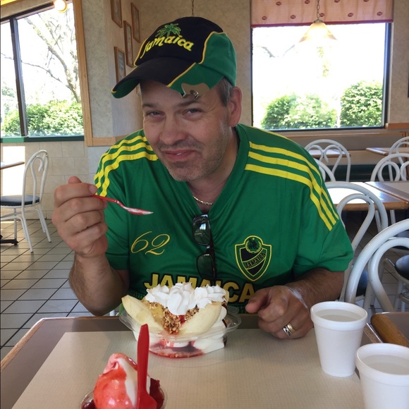Profile Picture of Carl Wennersten (@carlwennersten) on Poshmark