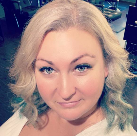 Profile Picture of Leandra Mendy (@tealeyedgurl1) on Poshmark