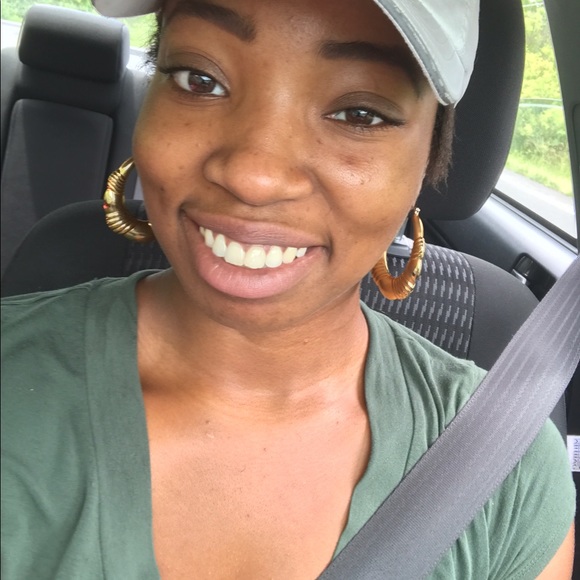 Profile Picture of Krystal Curry (@ksimonec) on Poshmark