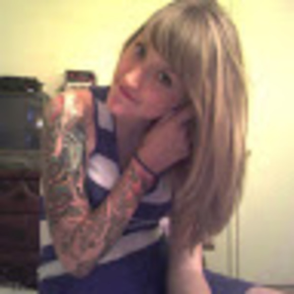 Profile Picture of Amanda Close (@amandaclose) on Poshmark