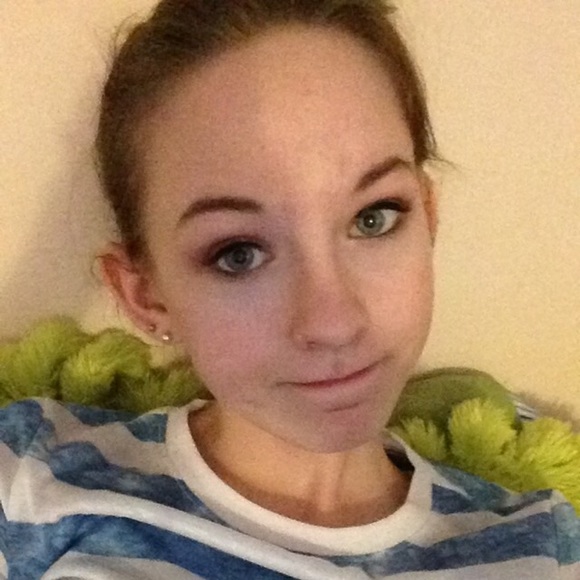 Profile Picture of Grace Lockwood (@gracelockw) on Poshmark