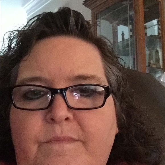 Profile Picture of Joanne Dudley (@twin4me09) on Poshmark
