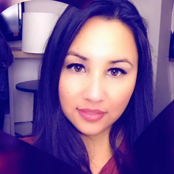 Profile Picture of Laura Juracka (@laurajuracka) on Poshmark