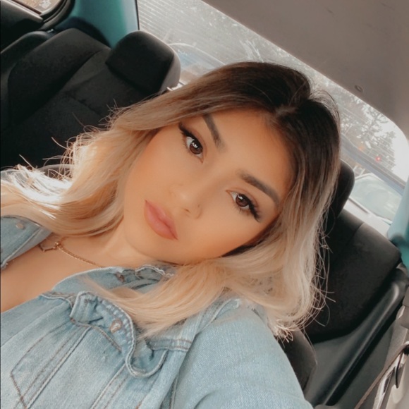 Profile Picture of Lesley Fagundo (@lesleyfagundo) on Poshmark