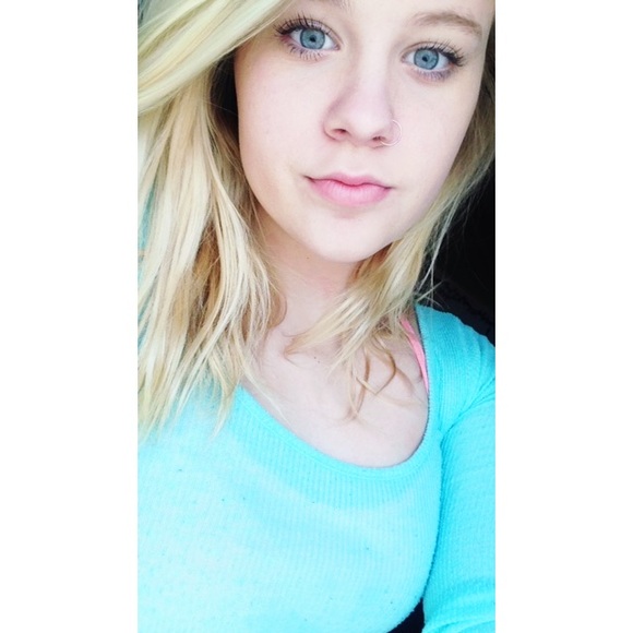 Sophie Sobecki - Poshmark Profile Picture of Sophie Sobecki (@sophiesobecki) on Poshmark