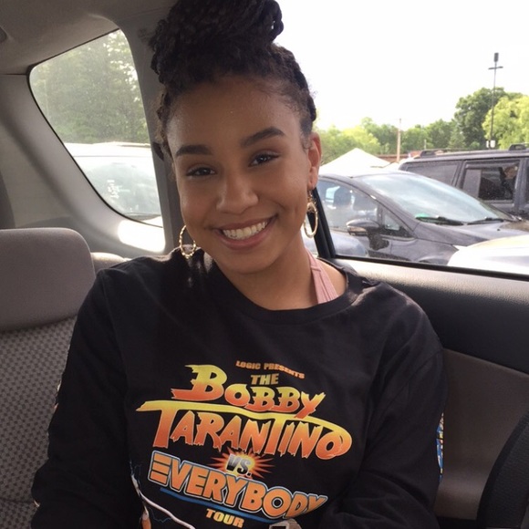 Profile Picture of Cristal Rodriguez (@shoppingracks) on Poshmark