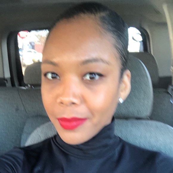 Profile Picture of Crystal Halter-spratt (@mshalter82) on Poshmark