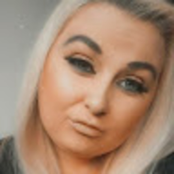 Profile Picture of Rebecca Aitkenhead (@rebecca241214) on Poshmark